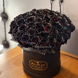 51 черная роза в шляпной коробке