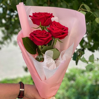 Мини-букет из 3 красных роз