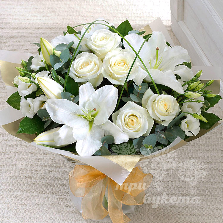 Букет из белых лилий и роз за 4525 ₽ с доставкой по Москве