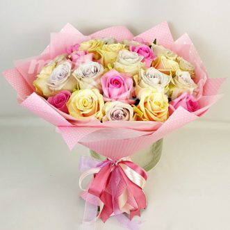 Букет из 25 цветных роз