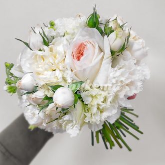 Букет невесты из роз и маттиол