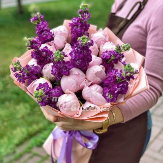 Букет «Фиолетовые и розовые цветы»