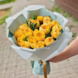 Букет из 19 желтых пионовидных роз