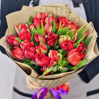Букет из 30 красных тюльпанов