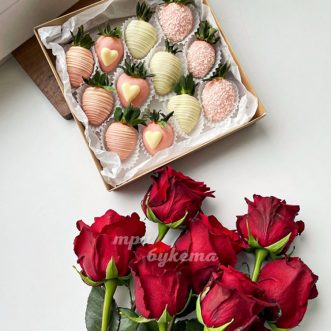 Набор 12 клубник в шоколаде с розами