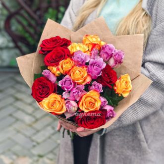 Букет из 25 цветных кенийских роз