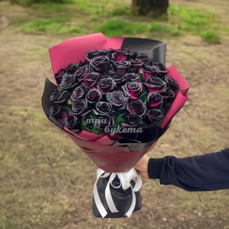 Букет из 35 окрашенных черных роз