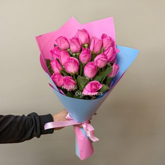 Розовый букет из 17 розовых роз