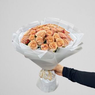 Букет роз сорта Капучино на 8 марта
