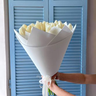 Букет 35 классических белых тюльпанов